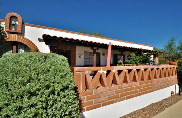 174 S Paseo Tierra Apt C