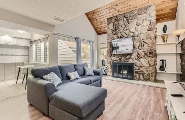 1 Bedroom Condo in Aurora