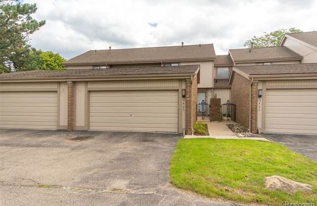 5435 CAROL Run W - 5435 Carol Run West, Oakland County, MI 48322