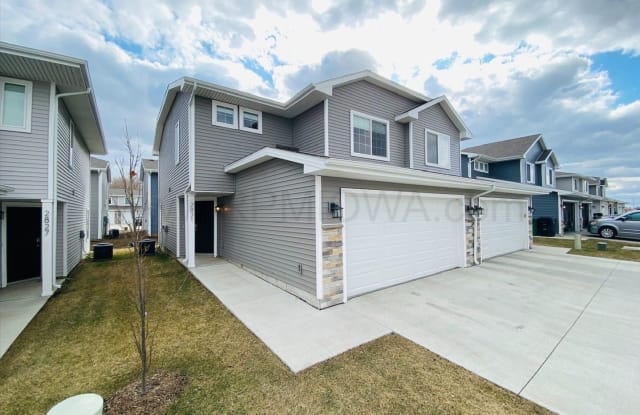 2831 NW 40th Lane - 2831 Northwest 40th Street, Ankeny, IA 50023