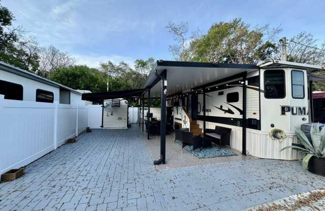 325 Calusa Street