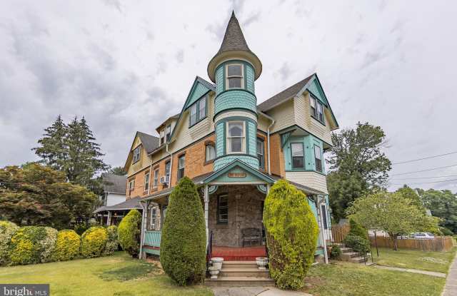 35 W LA CROSSE AVENUE