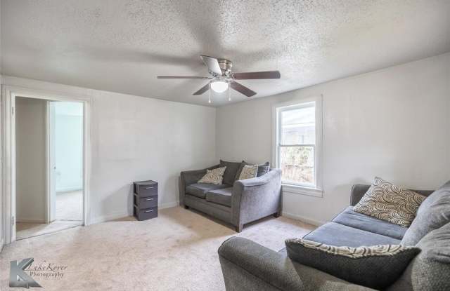 818 Ballinger Street