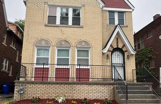 4218 Cortland St