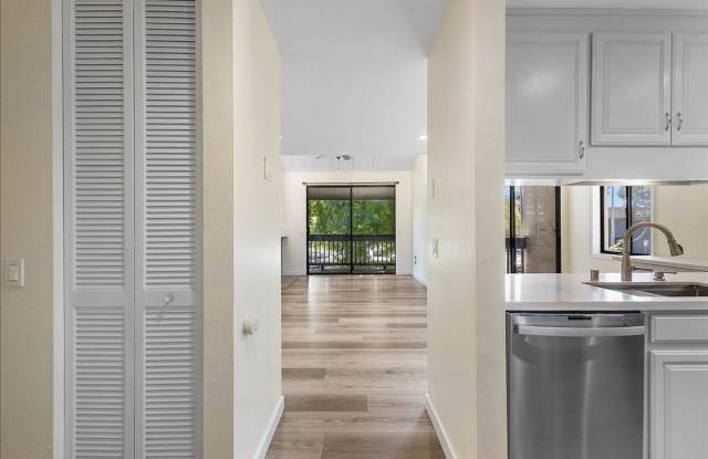 2101 Shoreline Drive #264 - 2 bedroom | 1.5 bathroom | Condo