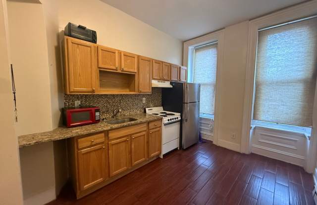 Photo of 1819 W Oxford St