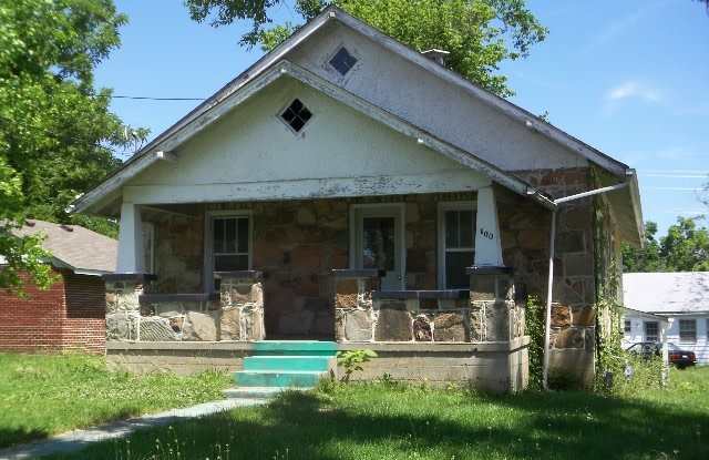 100 W 15th St