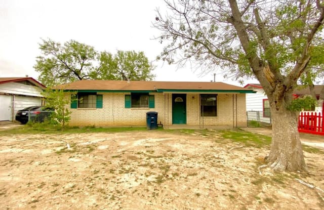 1626 BOWLES AVE - 1626 Bowles Street, Eagle Pass, TX 78852