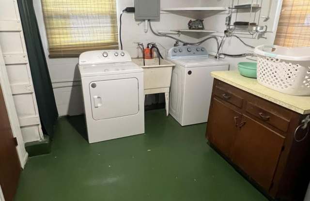 1622 NE Maureen Court