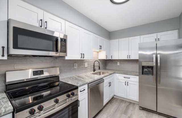 1 BED RM CONDO - FARMINGTON HILLS