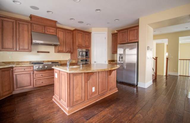 UPGRADED 3BD/2.5BA IN LAKE LAS VEGAS!