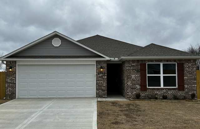 Brand Sparkling New 3 bedroom 2 bathroom home!