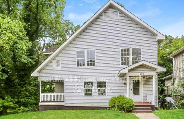 Photo of 2218 Greenway Avenue Northwest