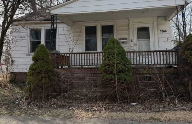 2 Bedroom 1 Bathroom Historic Westside  $1050.00