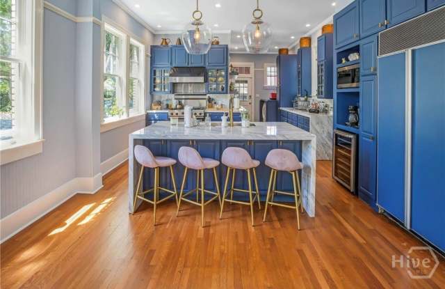 624 E Victory Drive