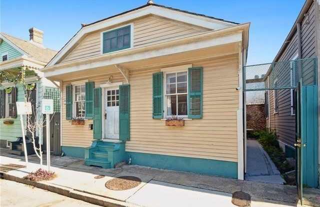 935 URSULINES Avenue - 935 Ursulines Avenue, New Orleans, LA 70116