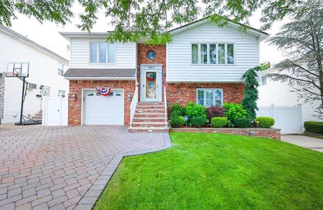 Photo of 595 Sheldon Ave