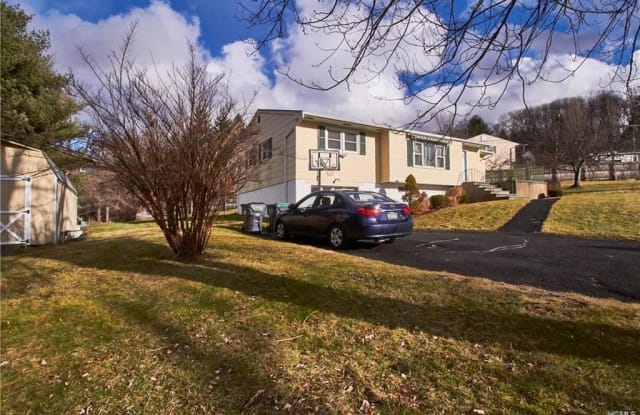 7 Strawberry Lane - 7 Strawberry Ln, South Blooming Grove, NY 10950