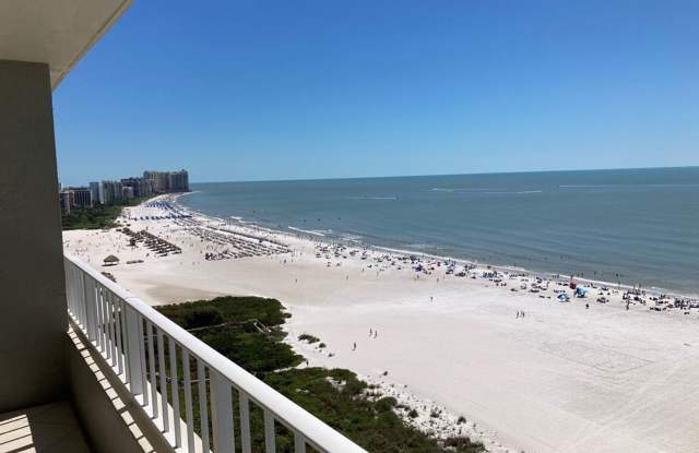 Beachfront Dramatic Panoramic Views - 2 bedrooms +den 3 baths - Annual Rental