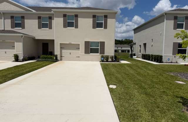 Stylish 3 ed 3 bath townhome in Apopka!!