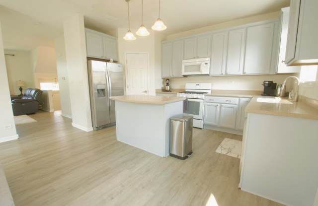 3128 valley falls St