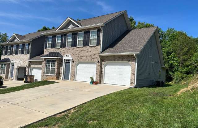 Spacious 3BR Home Near UT Hospital & Downtown Knoxville