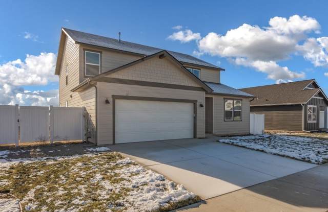 Brand New Construction! 5 bed with Loft