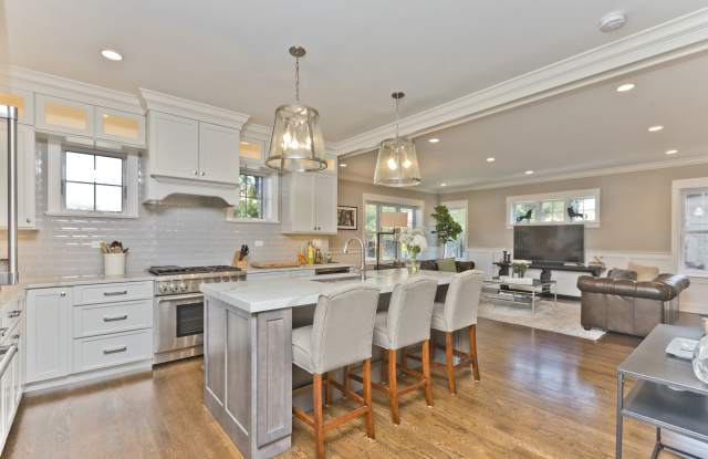 4752 North Hamilton Avenue