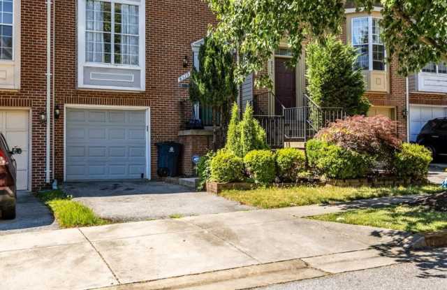 8329 FOUNDERS WOODS Way