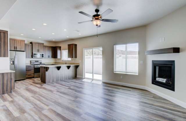 Move in Special: Townhome in the Shadow Cove Subdivision