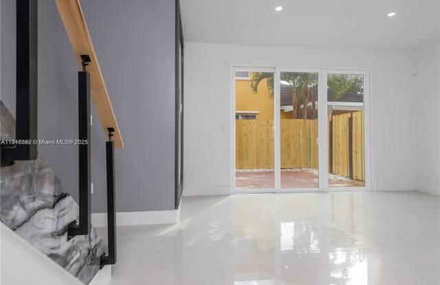 939 Northeast 42nd Terrace