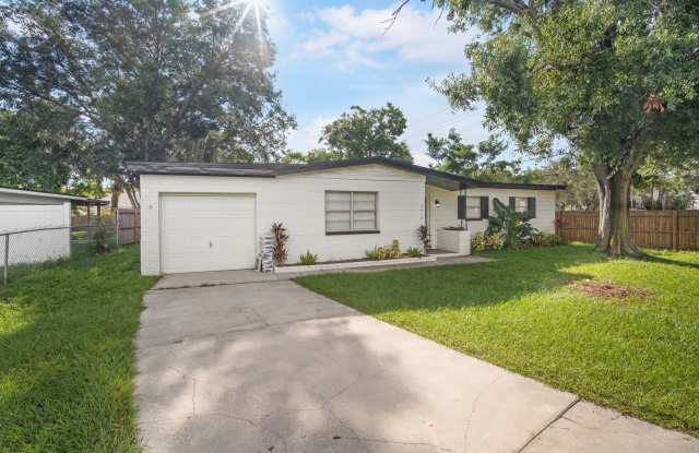 Spacious 3-Bedroom Home with Bonus Room – Pest Control Included!