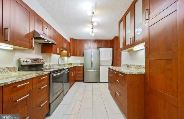 Photo of 5904 MOUNT EAGLE Drive unit: 105