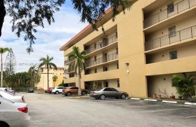 Photo of 8889 Fontainebleau Blvd