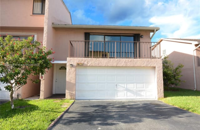 8672 SW 154th Cir Pl - 8672 SW 154th Circle Pl, Kendall West, FL 33193