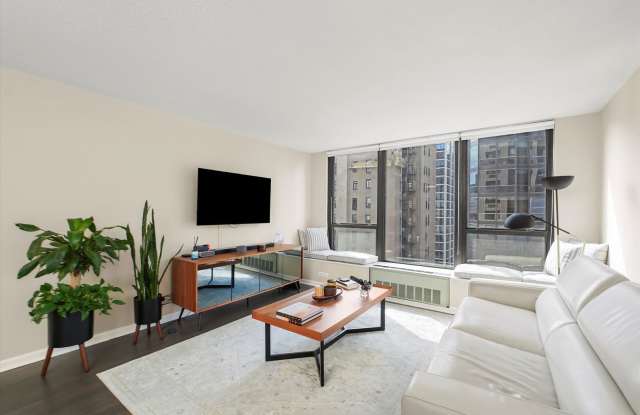 1313 N Ritchie Court