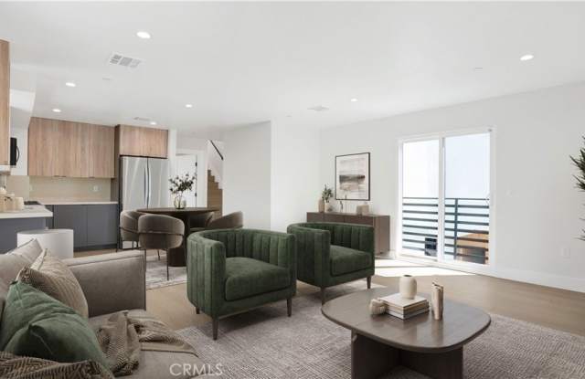 Photo of 1211 N. Kingsley Drive N