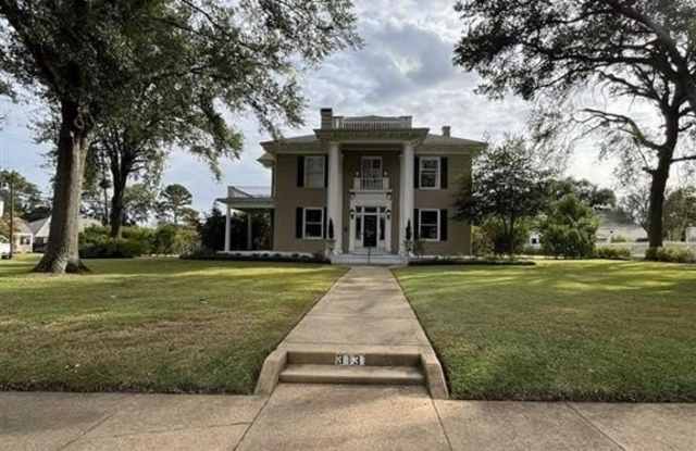 Photo of 313 E Charnwood Street