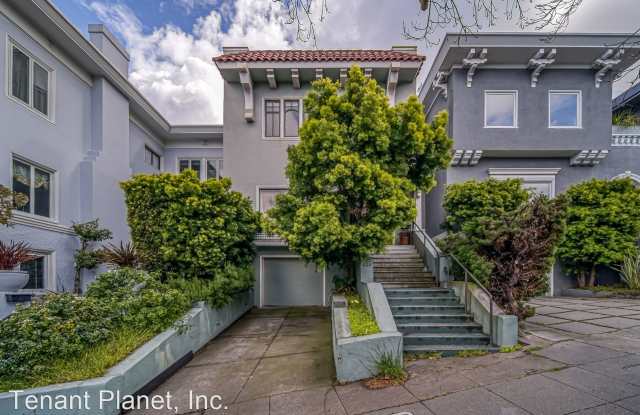 924 Clayton St