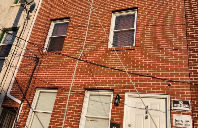 Photo of 412 N SPRUCE Street unit: 3