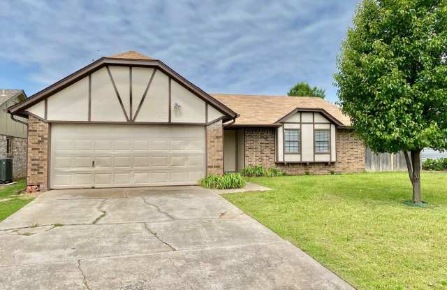 Cute 3 Bed In Mustang Schools - 301 Conestoga Drive, Oklahoma City, OK 73099