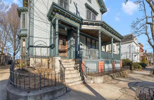 89 Oak Street unit: 2