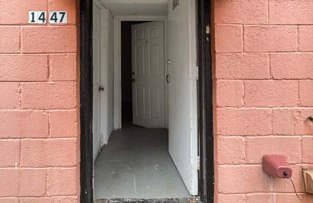 Photo of 1447 Oxford Road NE