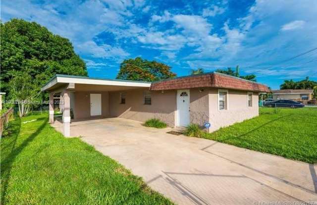 127 NW 13th Ave - 127 Northwest 13th Avenue, Dania Beach, FL 33004