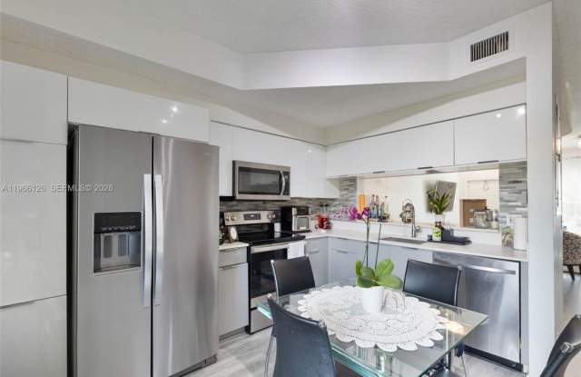 9925 NW 57th Manor, Coral Springs, FL 33076