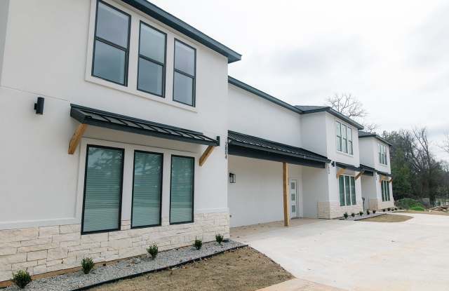 2804 Old Omen Road