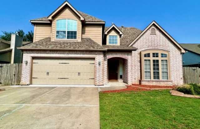 1105 N Yellowood Ave