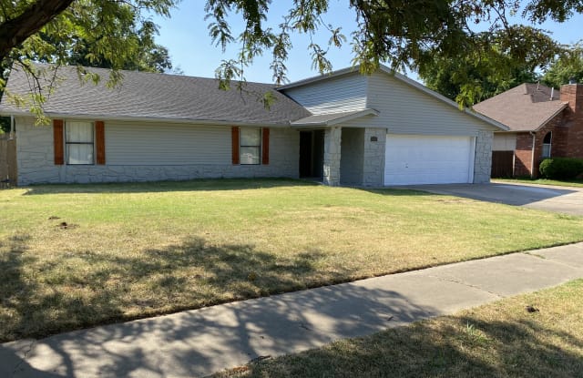 312 S Indianwood Ave - 312 South Indianwood Avenue, Broken Arrow, OK 74012