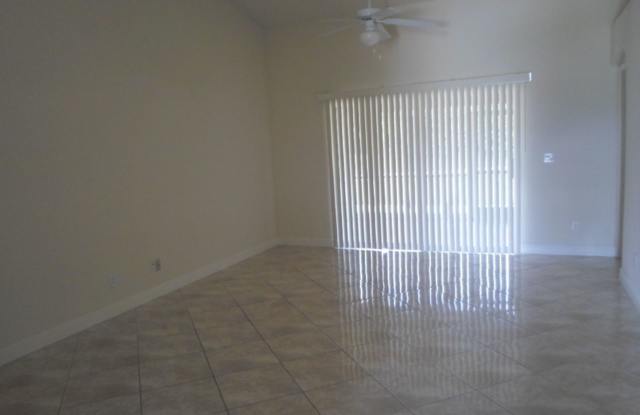 First Month Free if LEASE SIGNED BEFORE 9.30.25! Spacious Duplex Located near Gunnery and Leonard RECENTLY REDUCED!