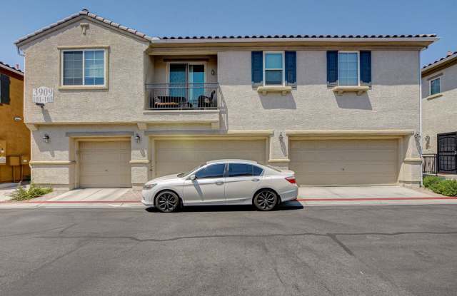 Stunning 3 Bedroom 2.5 Bath Condo!
